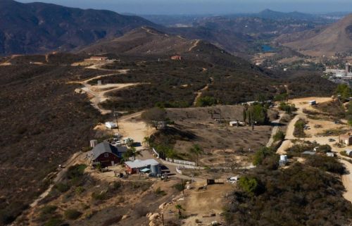 15863 Sequan Truck Trl, Alpine CA  91901-3501 exterior