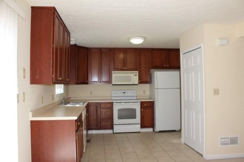 3019 Ironwood Cir, Jeannette, PA 15644-4742