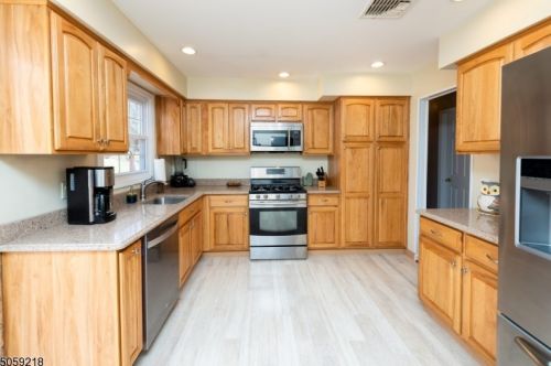 14 Alvin Rd, West Milford Lakes NJ  07480-1643 exterior