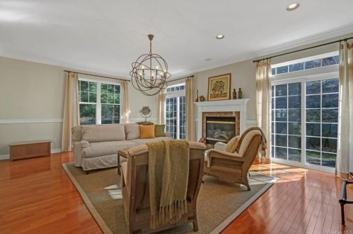 40 Briarbrook Dr, Briarcliff NY  10510-2075 exterior