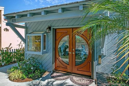 221 B Ave, San Diego, CA 92118-1954