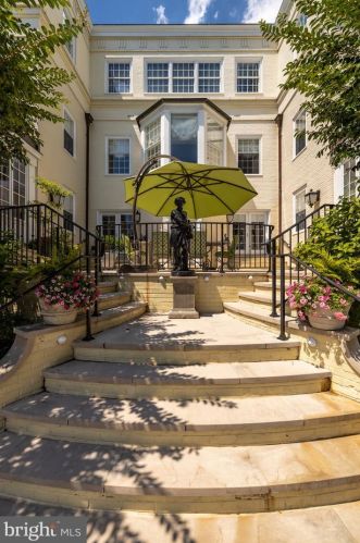 3210 R St, Washington DC  20024-3419 exterior