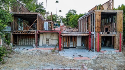 16838 Oak View Dr, Van Nuys CA  91436-3240 exterior