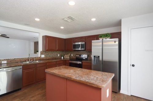 813 Neptune Pointe Ln, Kissimmee, FL 34744-5934
