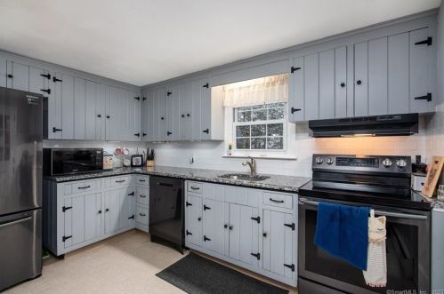 5 Meriline Ave, Plainville CT  06062-2422 exterior