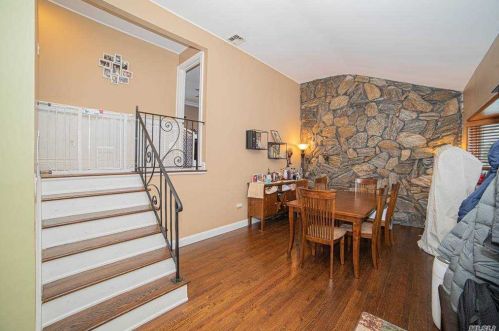 815 Hamilton Ave, North Lindenhurst, NY 11757-2909