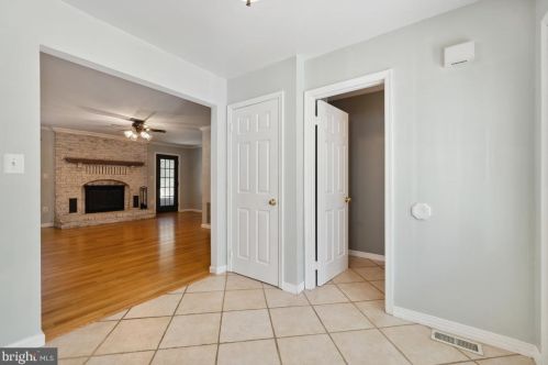 11831 Parliament Dr, Woodbridge VA  22192-1006 exterior