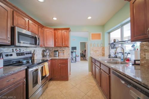 2418 Atlantic Cir, Lehigh Acres, FL 33936-4361