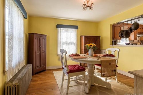 40 Mckinley St, Manchester CT 06040-4845 exterior