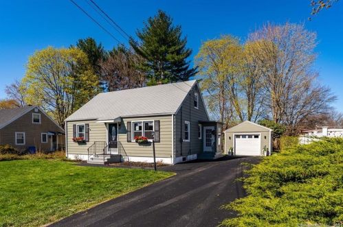 60 Crestwood Ave, Waterbury CT  06704-1621 exterior
