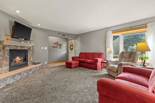 6090 18th St, Milwaukee, WI 53221-5006