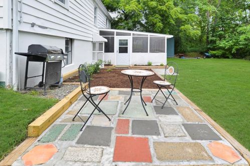 53 Spring Ln, Milford CT  06460-3209 exterior