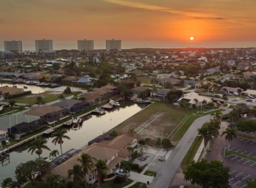 773 Holly Ct, Marco Island FL  34145-1915 exterior