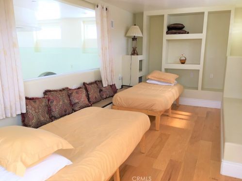 10026 Mattock Ave, Downey CA  90240-3529 exterior