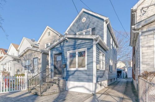 11427 146th St, Jamaica, NY 11436-1110