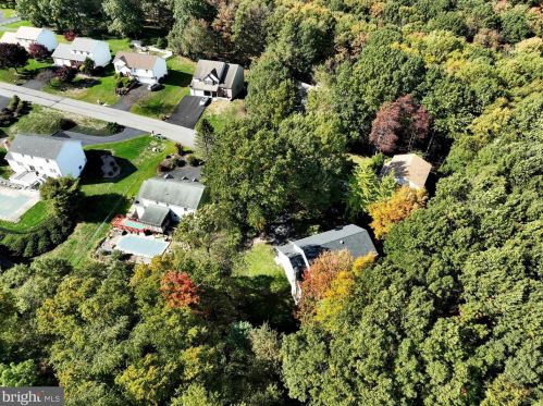 826 Pinewood Dr, Primrose PA 17901-9544 exterior