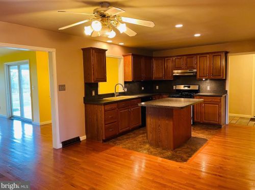 2879 Perkiomenville Rd, Harleysville PA  19438-1343 exterior