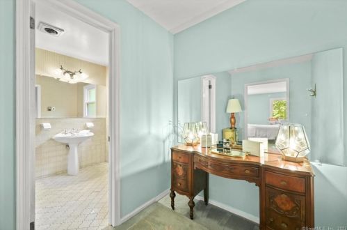 41 Cranbury Rd, Norwalk CT 06851-2649 exterior