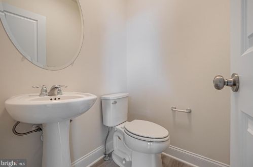 706 Hornblende Ave, Kennett Sq PA  19348-3614 exterior