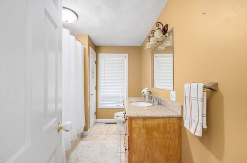 86 Hilltop Dr, Providence RI  02919-3013 exterior