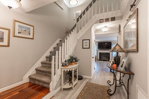 38 Cedar Ridge Ln, Bayshore, NY 11706-8850