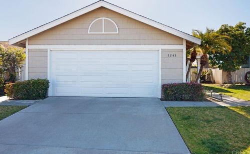2242 Cottage Way, Vista, CA 92081-8910