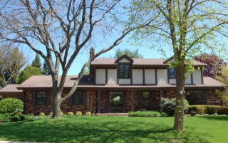 5674 Garland Ln, Greendale, WI 53129-1507