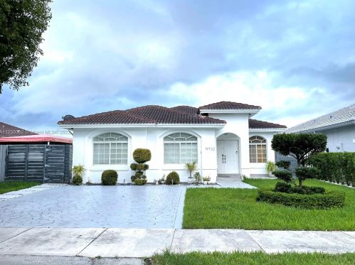 19732 77th Pl, Hialeah, FL 33015-6411