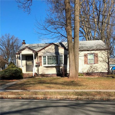 411 Tappen St, Avenel, NJ 07001-1318
