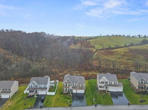 1350 Sandstone Dr, Mc Donald PA  15057-2592 exterior