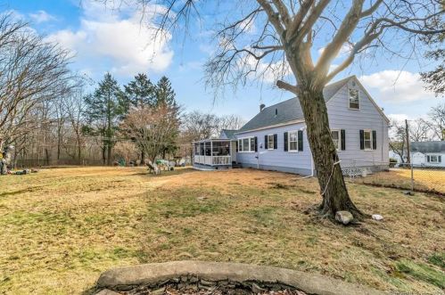 234 Pilgrim Pl, Bridgeport CT  06610-1340 exterior