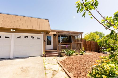 5046 Parkhurst Dr, Santa Rosa, CA 95409-3258