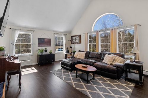 12 Byrne Rd, Northwood NH  03261-3239 exterior