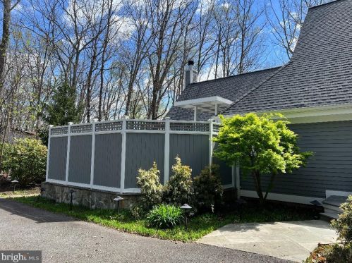 11103 Glade Dr, Herndon VA 20191-4707 exterior