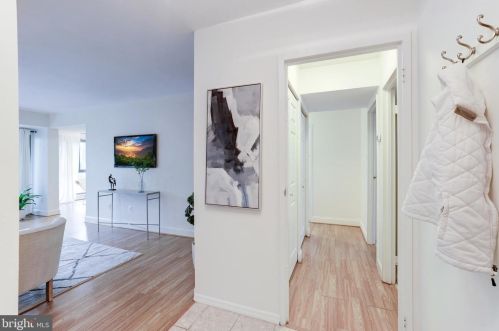 2045 Royal Fern Ct, Herndon, VA 20191-2045