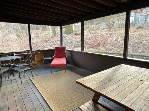 2 Frado Ct, Stony Point NY  10980-1004 exterior