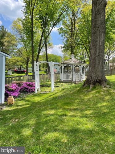 303 Orchard Cir, Hamilton VA  20158-9700 exterior