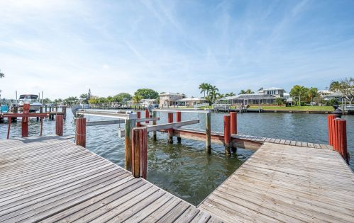 6 Sailfish Rd, Vero Beach, FL 32960-5279