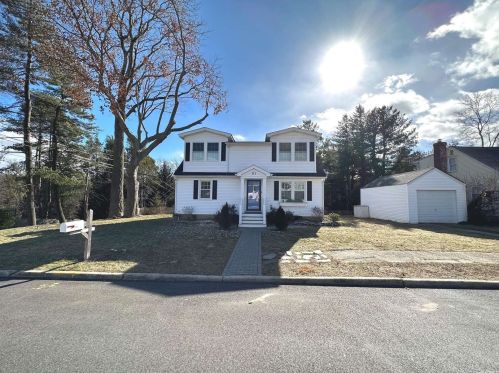 111 Valley Ave, Matinecock, NY 11560-2040