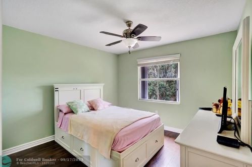 2489 191st Ave, Hollywood FL  33029-5373 exterior