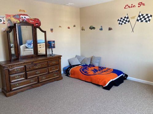 8 Summit Dr, Marlborough NY  12542-6408 exterior