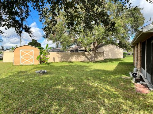 626 Hillsboro Cir, Fort Pierce, FL 34953-3337