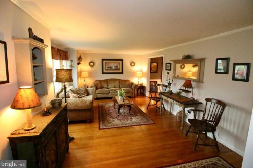 1617 Glenn Rd, Lancaster, PA 17601-5620