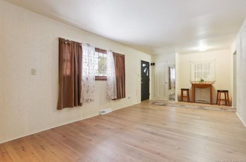 4 Fairway Ln, Norwich CT  06360-7006 exterior