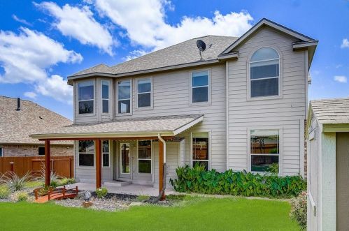 125 Sweet Gum, Uhland TX  78640-5961 exterior