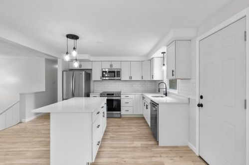 5 Baldwin Dr, Providence RI  02919-1512 exterior