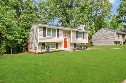 5477 Martins Crossing Rd, Stone Mountain GA  30088-1745 exterior