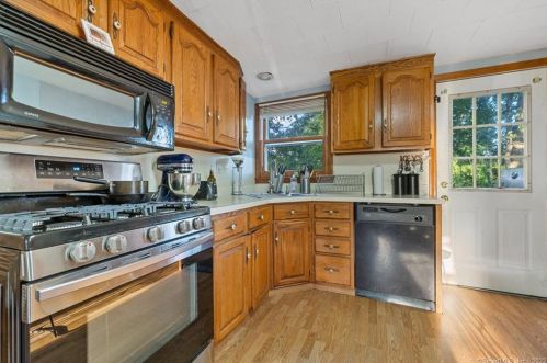 161 Brookfield St, Manchester, CT 06040-4244