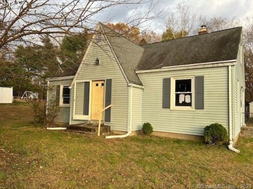 1924 Poquonock Ave, Windsor, CT 06095-1235