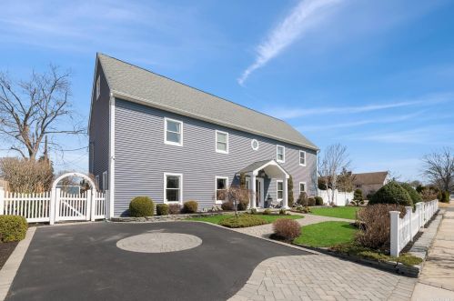 33 Merry Ln, Westbury, NY 11590-6341